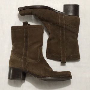 LA CANADIENNE MID CALF SUEDE BOOTS, Size 7